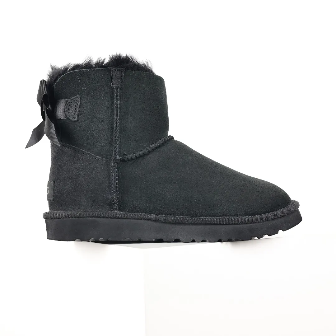 Pick up locally 💰600 Core recommended good price Independently developed original outsole and cashmere insole to keep you warm in winter and suitable for home use. In the new year, uug launched a style series, which is partially geared towards the preferences of young consumers and has also moved to the forefront of fashion trends. Shoe body material Water-repellent coated suede upper 17 mm UGGPURE™ implanted wool insole Lightweight non-slip comfortable rubber outsole With brand LOGO trademark Comes with a full set of packaging Size: 35 36 37 38 39 40
